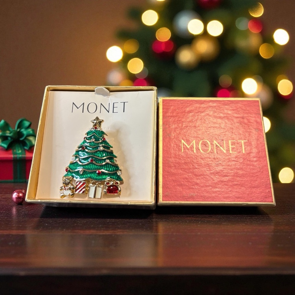 Monet Festive Green and Gold Christmas Tree Brooch (Vintage)
